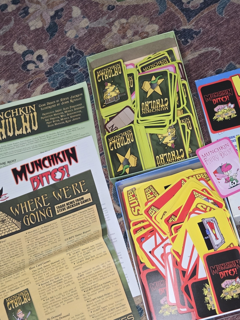Munchkin Card Set – Assorted Yellow, Green, Pink, Black Cards